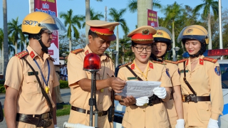 Nữ cán bộ CSGT làm theo lời Bác