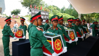 Truy điệu và an táng 22 hài cốt Liệt sĩ quân tình nguyện, chuyên gia về nước