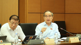 Đại biểu Quốc hội trăn trở lương thấp người dân không đủ sống, ngành điện thua lỗ triền miên