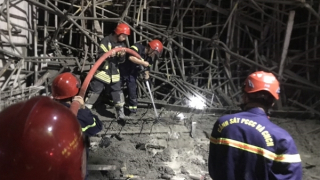 Sập giàn giáo công trình, 5 người thương vong