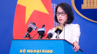 Yêu cầu Trung Quốc rút tàu Hướng Dương Hồng 10 và các tàu hải cảnh, tàu cá ra khỏi vùng biển Việt Nam