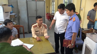 Nhóm thanh niên điều khiển xe ăn trộm tông vào CSGT