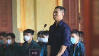 Cựu cán bộ chống buôn lậu tổ chức buôn lậu hơn 1.000 container hàng hóa