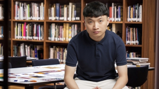 Người mang thư viện làng ra thế giới