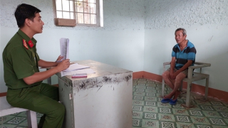 Khởi tố “ma men” tấn công Công an khi bị kiểm tra nồng độ cồn