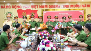 Trao thưởng các thành tích xuất sắc trong đấu tranh phòng chống tội phạm ma túy