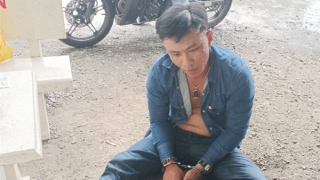 Mang súng, lái ôtô chở đồng bọn đi trộm xe máy