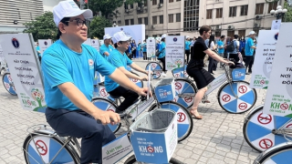 "Chúng ta cần thực phẩm, không cần thuốc lá"