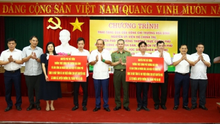 San sẻ khó khăn với học sinh nghèo huyện Thường Tín