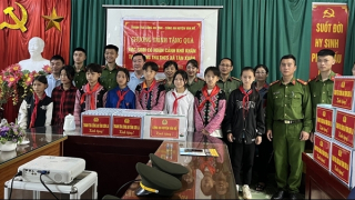 Để luôn xứng đáng là "tai mắt của trên, người bạn của dưới"