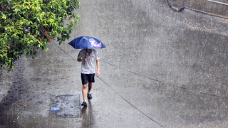 Mưa to khắp Tây Nguyên và Nam Bộ, Hà Nội trời oi nóng