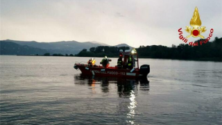 Lật thuyền du lịch vì lốc xoáy tại Italia