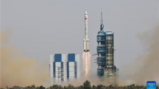 Tàu Thần Châu-16 lần đầu đưa phi hành gia dân sự lên không gian