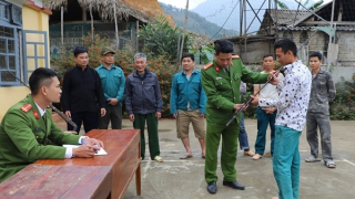 Công an xã làm tốt công tác thu hồi vũ khí, vật liệu nổ