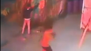 Truy tìm nhóm thanh niên nổ nhiều phát súng ở khu dân cư