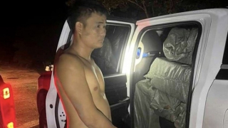 Truy bắt đối tượng lái xe bán tải chở hàng ngàn bao thuốc lá lậu