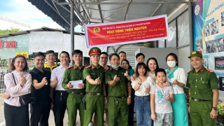 Tết thiếu nhi đặc biệt cùng Cảnh sát 113 tại một bệnh viện