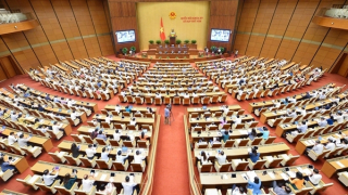 Quốc hội thảo luận về kinh tế-xã hội và ngân sách Nhà nước