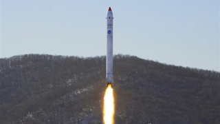 Nhật, Hàn phát cảnh báo khẩn cấp sau nghi vấn Triều Tiên phóng vệ tinh