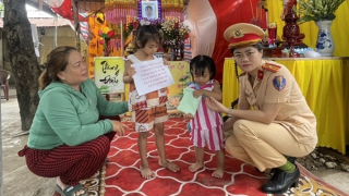 Người nhà nạn nhân cảm kích trước tấm lòng của cán bộ chiến sĩ Đội CSGT Phú Lâm