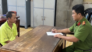 Bắt khẩn cấp người chồng bạo hành vợ ở Vĩnh Long