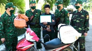 Đang vận chuyển 2kg nhựa thuốc phiện và 400 viên ma túy thì bị bắt