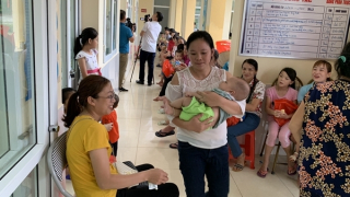 Cạn kiệt vaccine tiêm chủng mở rộng: Bộ Y tế nói gì?