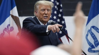 Ông Trump và đối thủ liên tục công kích lẫn nhau