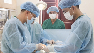 Bệnh xá đảo Phan Vinh phẫu thuật cấp cứu ngư dân viêm ruột thừa cấp