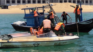 3 học sinh nước khi tắm biển, 1 người tử vong