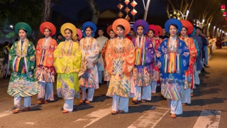 Trang phục truyền thống với dòng chảy thời đại