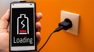 Bé trai 7 tuổi bị điện giật tử vong khi sạc pin điện thoại