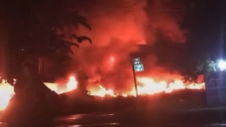 Hỏa hoạn thiêu rụi hơn 3.200m2 nhà xưởng của 2 công ty