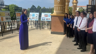 Triển lãm “Tuổi trẻ với biển đảo quê hương”