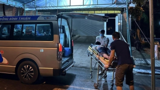 Bất ngờ bị chém khi đi mua kem cho cháu