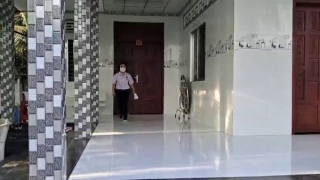 Thiếu tá Công an kịp thời chở thí sinh về nhà lấy giấy tờ để quay lại trường thi