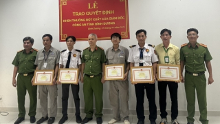 Khen thưởng các cá nhân dập tắt nhanh đám cháy ở chung cư