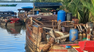 Công an Tiền Giang bắt 6 phương tiện vận chuyển, khai thác trái phép cát sông