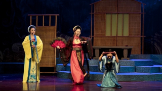 Sân khấu truyền thống: Hy vọng xen lẫn băn khoăn