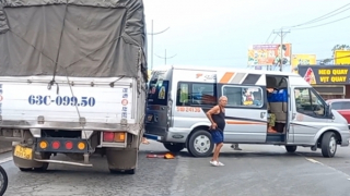 3 ôtô va chạm liên hoàn trên đường dẫn cao tốc TP Hồ Chí Minh - Trung Lương