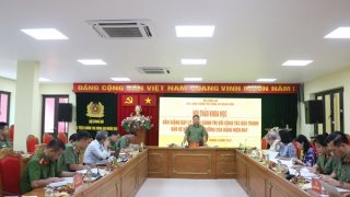 Gắn giảng dạy lý luận chính trị với nhiệm vụ bảo vệ nền tảng tư tưởng của Đảng