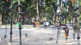 Bài toán sân chơi công cộng cho trẻ