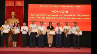 Biểu dương các cơ quan báo chí, nhà báo tích cực trong công tác tuyên truyền