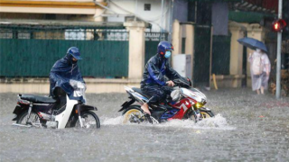 Áp thấp nhiệt đới sắp xuất hiện, miền Bắc đón hai đợt mưa lớn