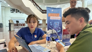 Triển khai 88 đội thanh niên hỗ trợ người dân Thủ đô chuyển đổi số