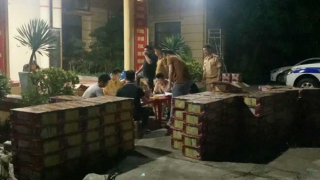 Hơn 1 tấn pháo được che giấu là hàng nông sản bị CSGT phát hiện