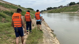 Tìm thấy thi thể người đàn ông đâm vợ, đốt nhà hàng xóm rồi tự tử