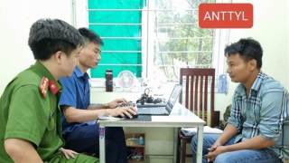 Không chấp hành hiệu lệnh kiểm tra, đối tượng lạng lách, tông vào CSGT