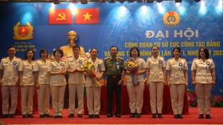 Giáo dục cán bộ Công đoàn thông qua các phong trào thi đua, gương người tốt việc tốt