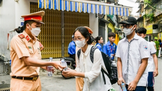 Hơn 100.000 học sinh Hà Nội dự thi môn đầu tiên kỳ thi vào lớp 10